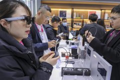 <b>推进“人+消费”</b>