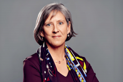 MaryMeeker的职业轨迹取科技财产变化深度绑定：晚